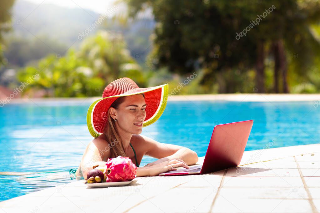 Expat managing admin tasks in France